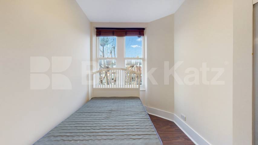 Modern one bed set within a large period house mins to tube and shops Sutherland Avenue, Maida Vale